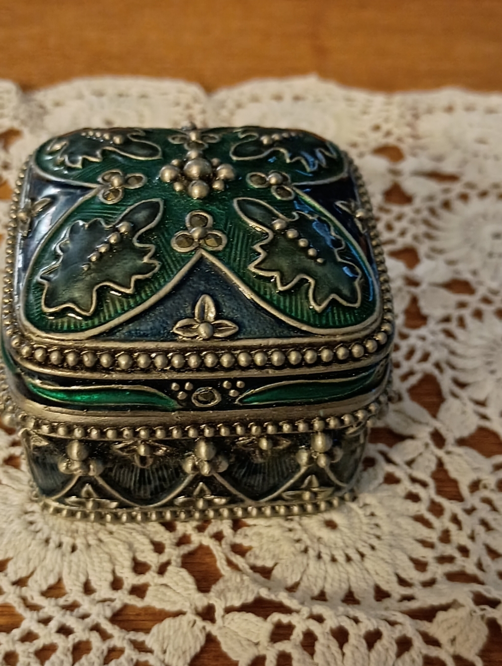Monet Holly Holiday Trinket Box, Blue/Green, 2"X2",Pewter,Holly Leaf, Silvertone